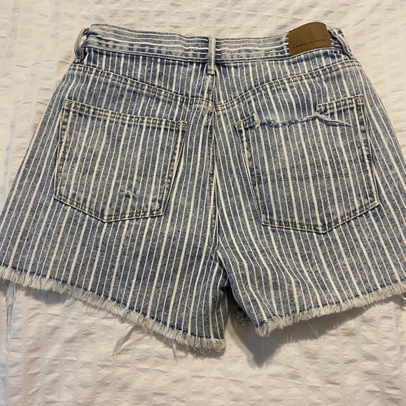 American Eagle 90s Boyfriend stripped shorts - Picture 2 of 3